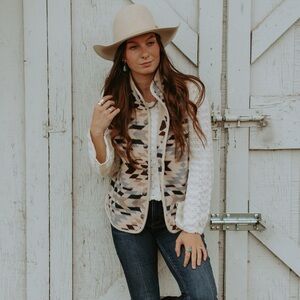 Aztec fleece vest🤍